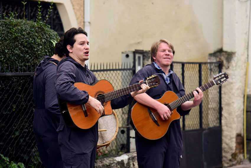 El año anterior, en Cuenca, artistas RUAC trabajaron el Día de la Madre.