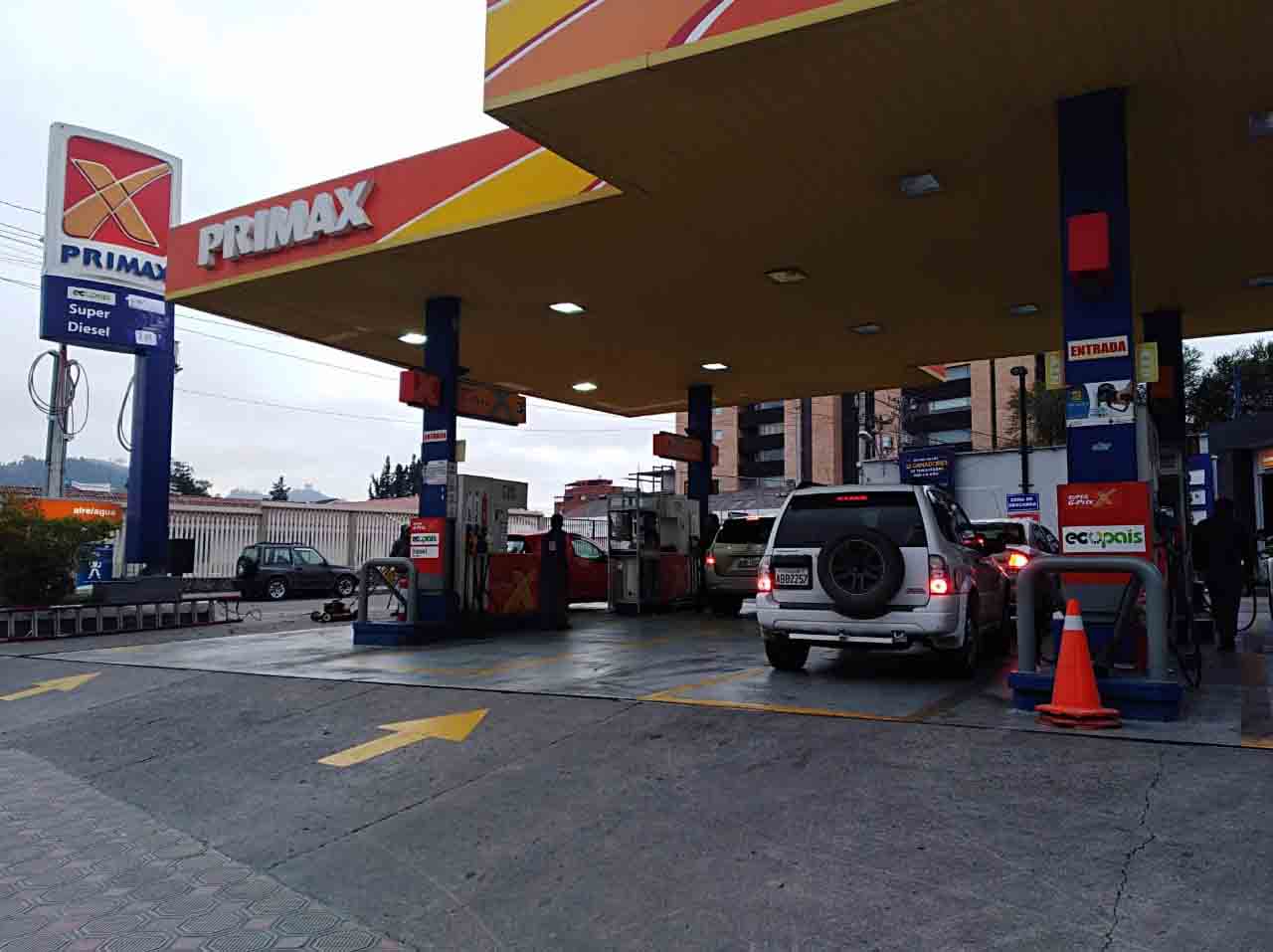 En las estaciones de servicio hoy rigen los nuevos valores. ARCHIVO