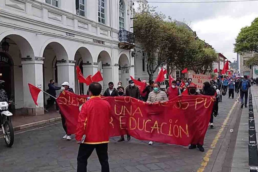 La marcha se realizó a través de las calles del Centro Histórico de Cuenca. Diego Cáceres