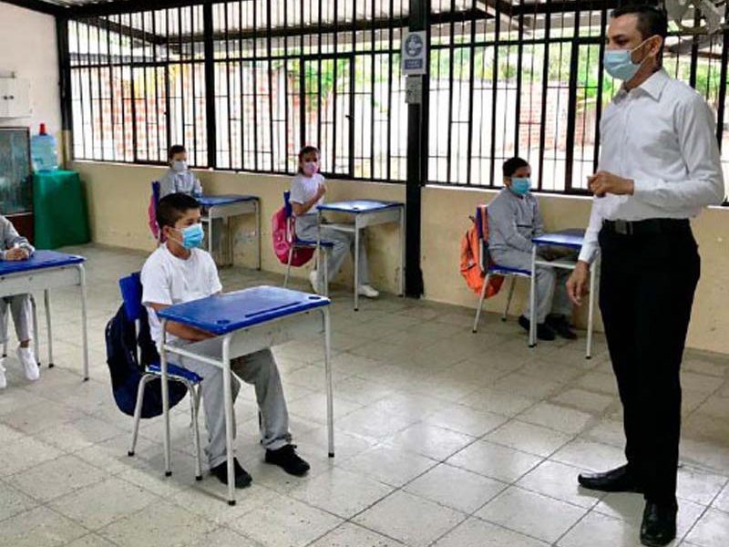 Variante ómicron obliga a suspender el regreso a clases presenciales en ...