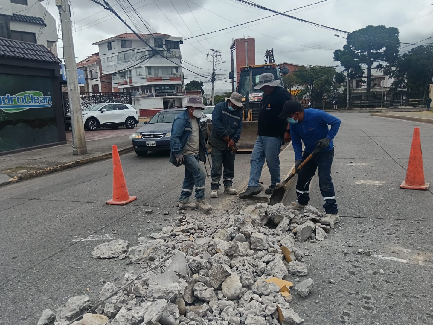 Av. 12 de Abril