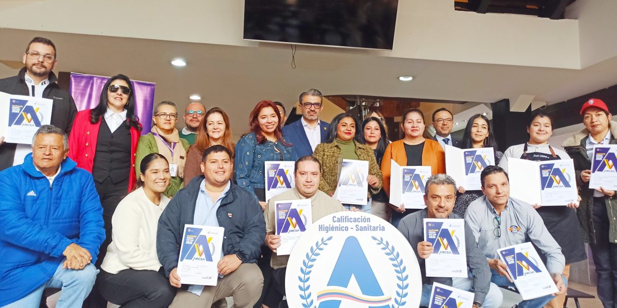 Locales reciben certificado del Arcsa