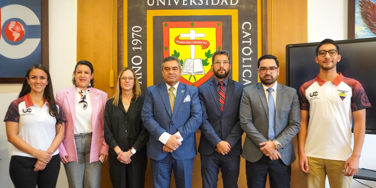 Autoridades educativas y dirigentes deportivos del Azuay