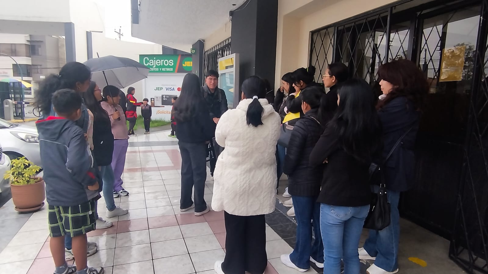 Padres de familia de la disciplina del taekwondo.