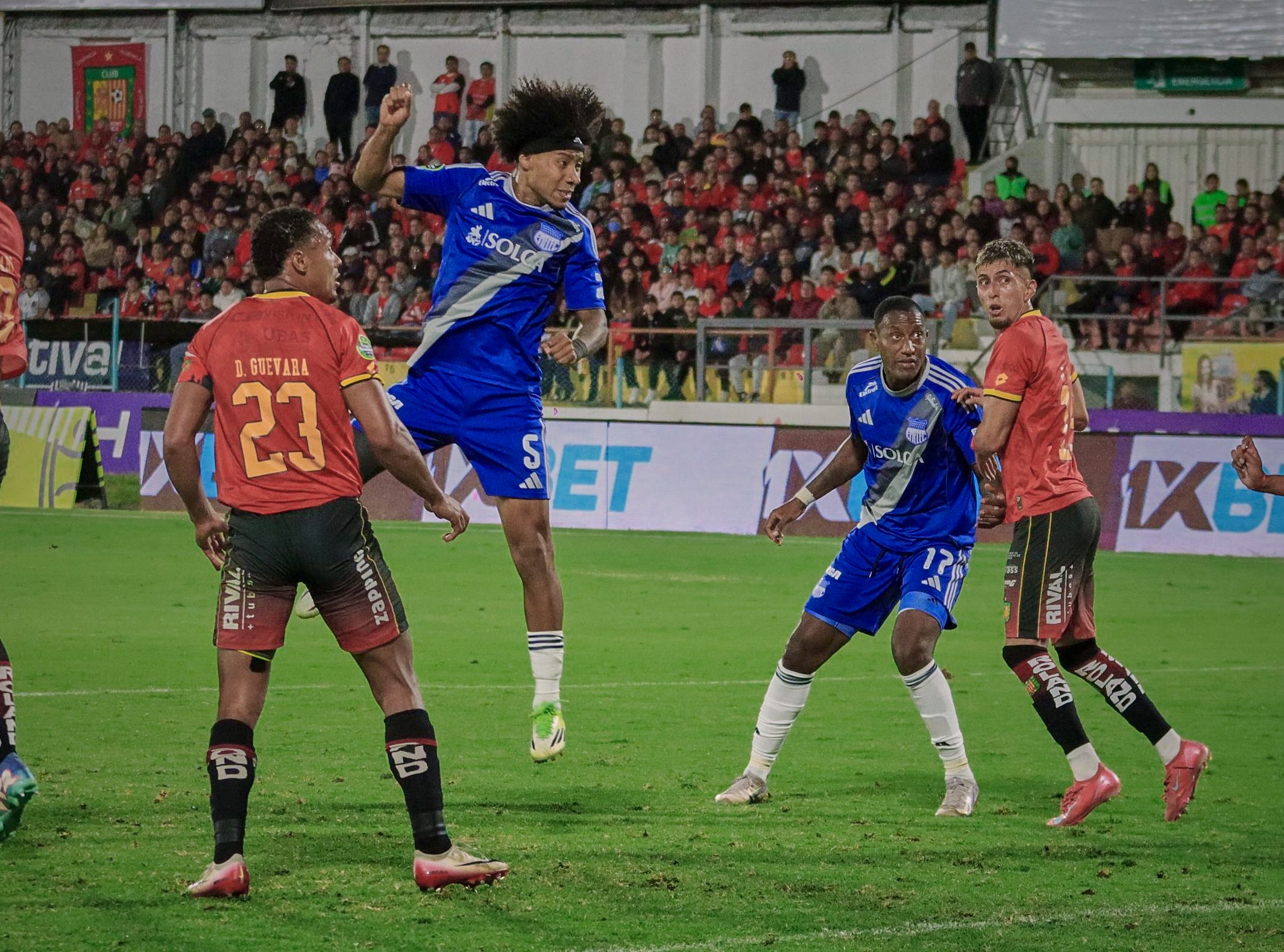 Partido Deportivo Cuenca ante Emelec.