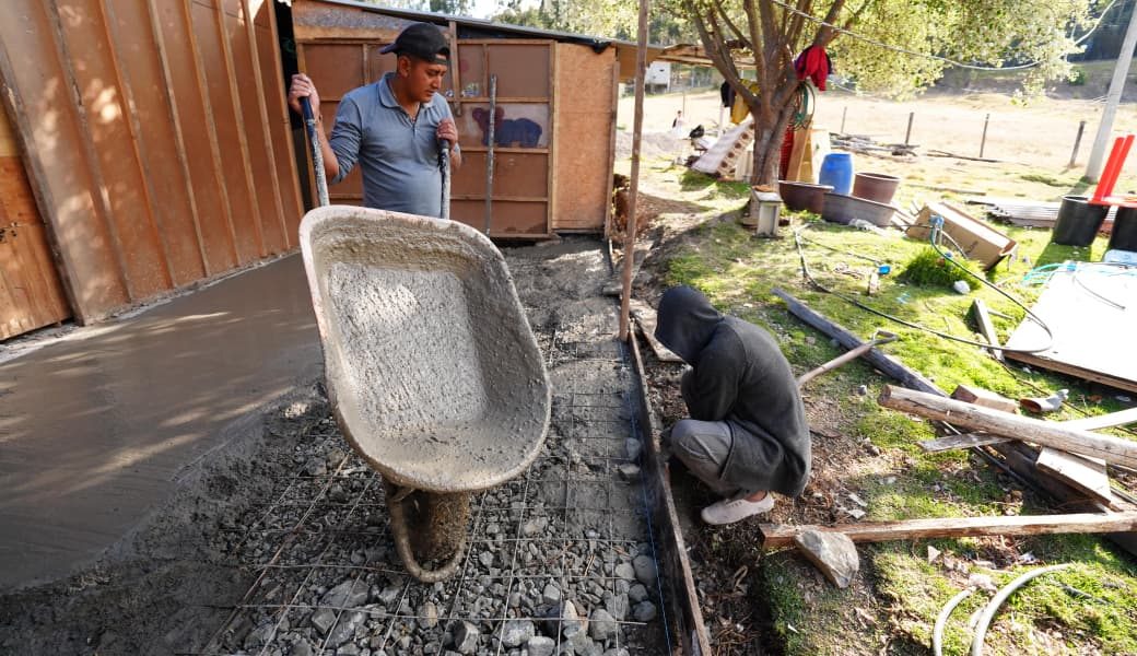 Obreros laboran en Quingeo