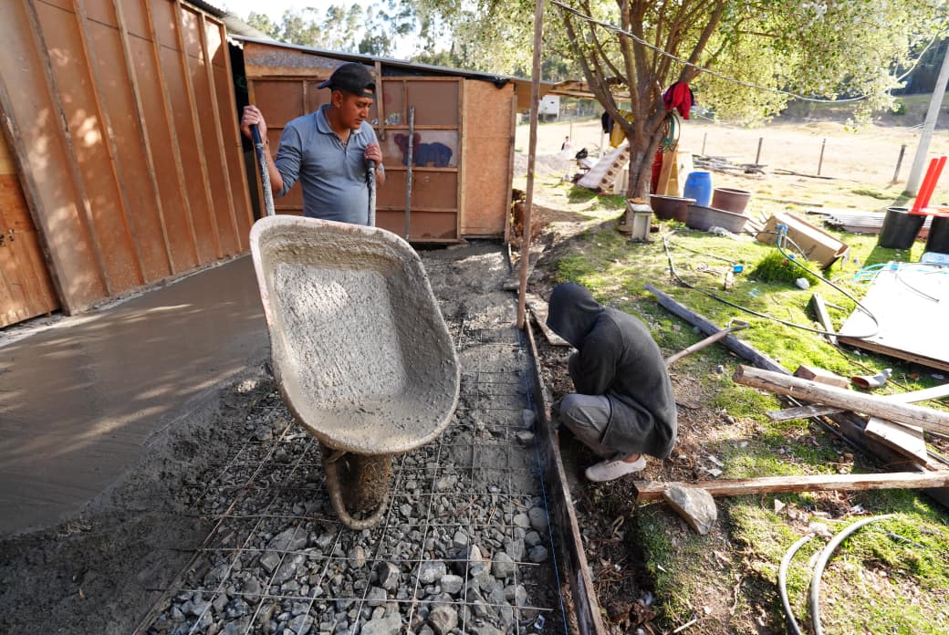 Obreros laboran en Quingeo